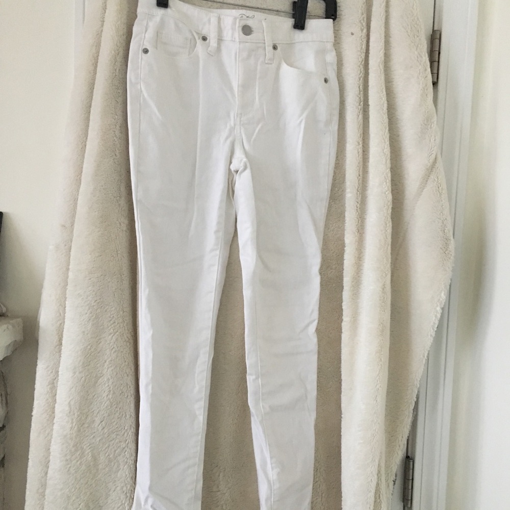 White universal thread jeans